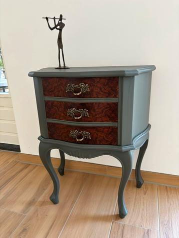 Vintage nachtkastje gerestyled zgan beschikbaar voor biedingen