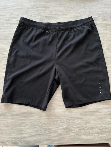 Short de sport noir - taille 164/176 disponible aux enchères