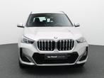 BMW X1 sDrive18i M PACK CAMERA | LED | CARPLAY | NAVI, Auto's, Stof, Gebruikt, 136 pk, Zwart