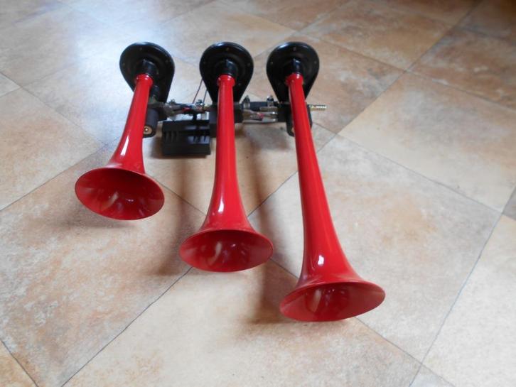 klaxon trompe a air 12 /24 v, Autos : Pièces & Accessoires, Autres pièces automobiles, Neuf, Enlèvement ou Envoi