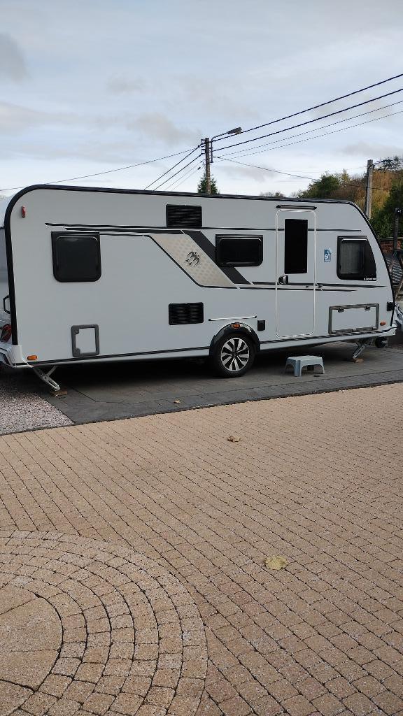 caravan en camping, Caravans en Kamperen, Caravans, Particulier, tot en met 6, 1500 - 2000 kg, Rondzit, Knaus, Dwarsbed, Frans bed