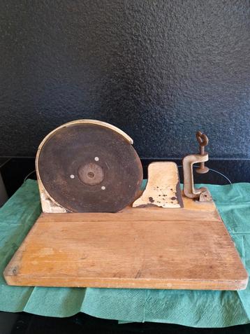 Machine de découpe ancienne, Envoi