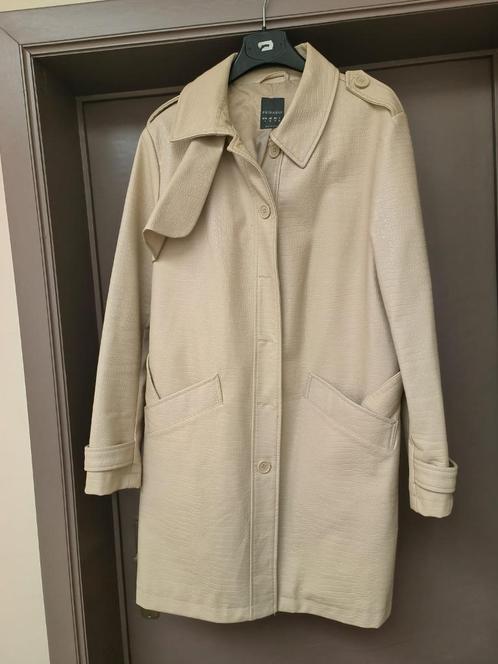 Beige damesjas maatje 42, Kleding | Dames, Jassen | Zomer, Zo goed als nieuw, Maat 42/44 (L), Beige, Ophalen