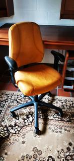 Bureau +chaise de bureau, Zakelijke goederen, Kantoor en Winkelinrichting | Kantoormeubilair en Inrichting, Ophalen, Bureau