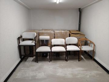 Verschillende Japandi/Scandinavische stoelen en barkrukken – beschikbaar voor biedingen
