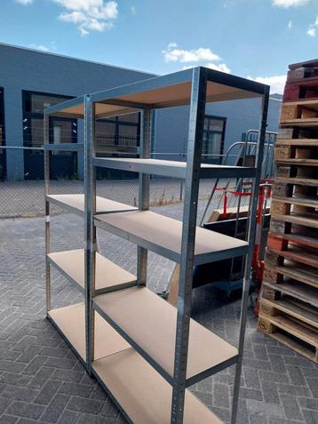 Twee stellingkasten beschikbaar voor biedingen