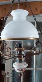 Antieke luster uit opaline wit glazen kap, Antiek en Kunst, Ophalen