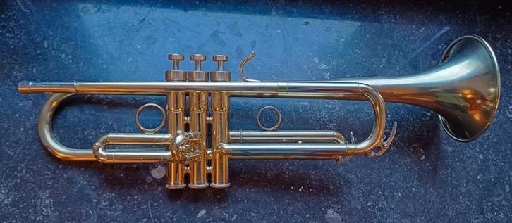 Trompette Yamaha YTR 2320, Musique & Instruments, Instruments à vent | Trompettes, Comme neuf, Trompette en si bémol, Avec valise