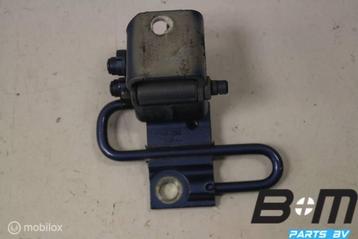 Portier scharnier rechts onder Volkswagen Touran 1T0831412C beschikbaar voor biedingen