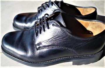 chaussure homme 40  cuir beschikbaar voor biedingen
