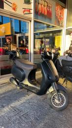 Agm vx50 a klasse, Fietsen en Brommers, Ophalen, Zo goed als nieuw