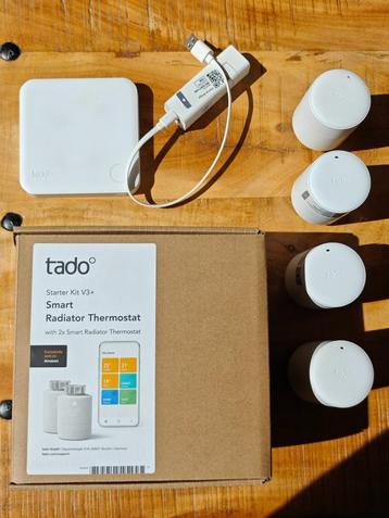 Tado V3+ met 6 radiatorknoppen en 2 internet bridges beschikbaar voor biedingen