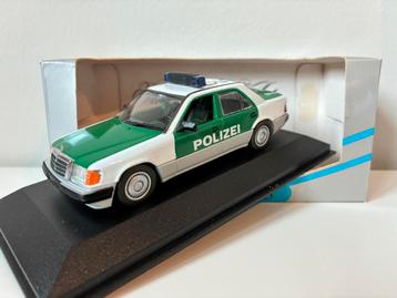 Mercedes-Benz 260E Polizei (Type W124) 1990 - MiniChamps beschikbaar voor biedingen