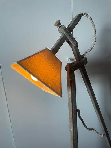 Lampadaire - lampe sur pied en bois cérusé beschikbaar voor biedingen