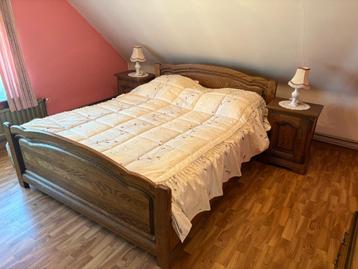Bed met verstelbare lattenbodem met nachttafels in massief e beschikbaar voor biedingen