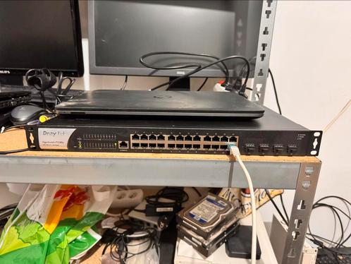 2 Switchs Draytek 24 ports POE (Prix a l’unité), Computers en Software, Netwerk switches, Zo goed als nieuw, Ophalen of Verzenden
