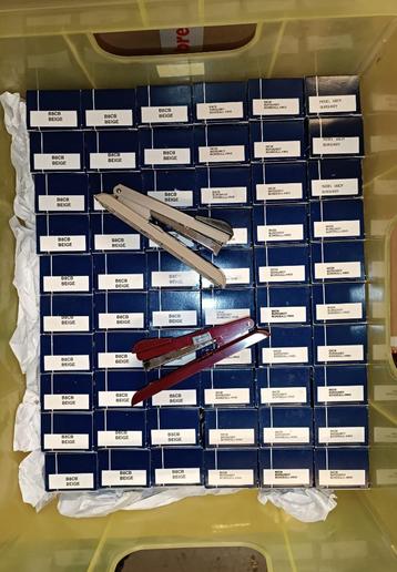 Lot van 60 nietjesmachines Stanley Bostitch B8 2 kleuren beschikbaar voor biedingen