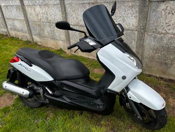 yamaha X max  125 heel nette staat beschikbaar voor biedingen