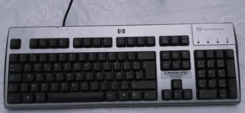 lichtgrijs metallic toetsenbord van merk HP