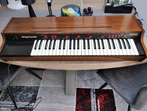 Solina Eminet string ensemble bijna ongebruikt in nieuwstaat, Muziek en Instrumenten, Keyboards, Zo goed als nieuw, 49 toetsen