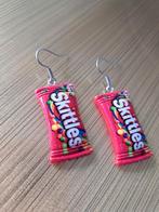 Skittles oorbellen., Handtassen en Accessoires, Oorbellen, Overige materialen, Hangers, Overige kleuren, Nieuw