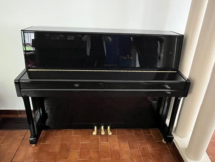 Piano droit, Reutner, parfait état, Muziek en Instrumenten, Piano's, Zo goed als nieuw, Piano, Zwart, Hoogglans, Ophalen