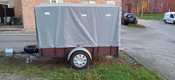 Gesloten aanhangwagen met bache beschikbaar voor biedingen