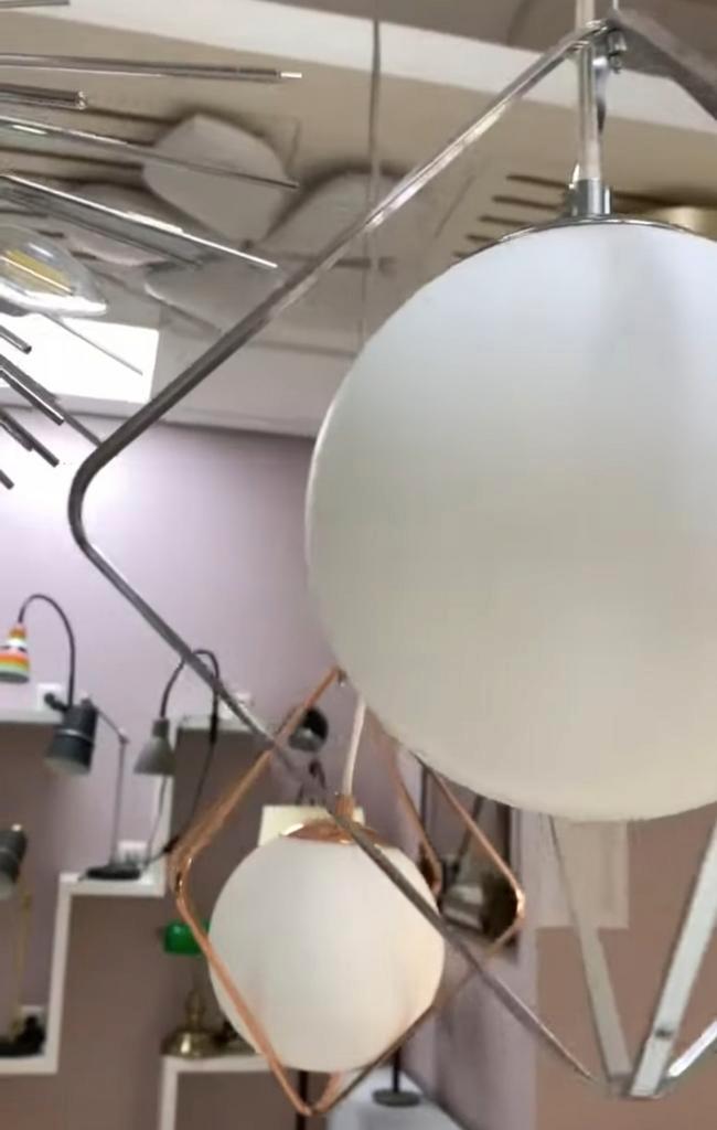 2 nieuwe moderne design hanglampen / lusters – chrome & wit, Huis en Inrichting, Lampen | Hanglampen, Ophalen