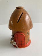 Antieke spaarpot Bijenkorf met deurtje en sleuteltje in hout, Verzenden, Gebruikt, Hout, Object of Gebouw