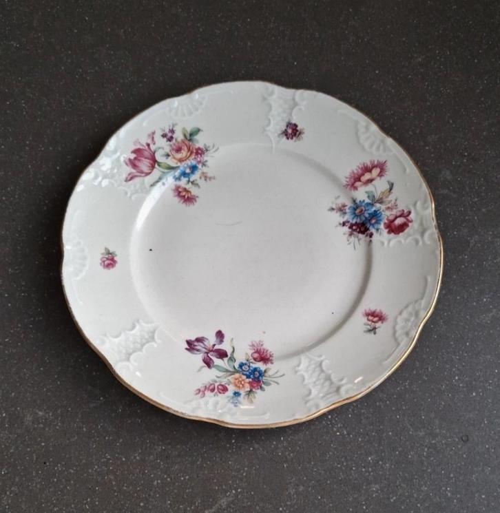 Gezocht Mosa Maastricht dinerbord paarse lis, Antiek en Kunst, Antiek | Servies los, Ophalen of Verzenden