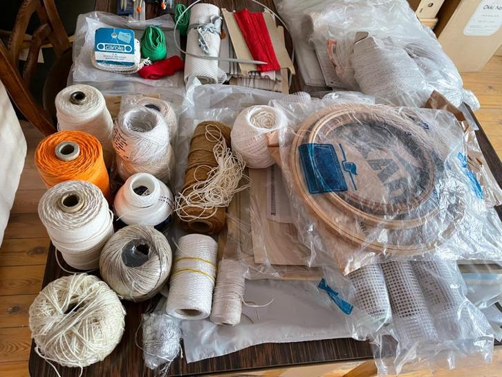 Hobby handwerkjes maken, macrame, borduren, weven…, Hobby en Vrije tijd, Knutselen, Zo goed als nieuw, Materiaal, Ophalen of Verzenden