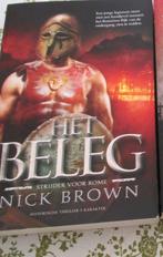 Het beleg - Nick Brown, Ophalen of Verzenden, Zo goed als nieuw