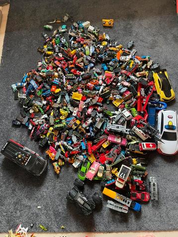 Grote verzameling speelgoedauto beschikbaar voor biedingen