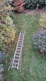 Uitschuifbare aluminium ladder van 12 meter hoogte, Doe-het-zelf en Bouw, Ladders en Trappen, Ophalen, Zo goed als nieuw, Ladder