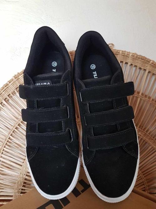 Baskets noires chaussures à 3 velcros pointure 39, Vêtements | Femmes, Chaussures, Comme neuf, Sneakers et Baskets, Noir, Enlèvement ou Envoi