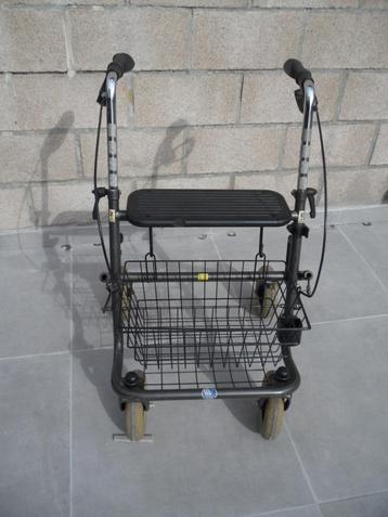 Déambulateur rollator tribune sur roues Vermeyren