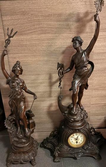 2 oude antieke beelden beschikbaar voor biedingen