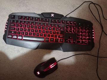 Alpha Omega Players Gamer-toetsenbord en muis met achtergron beschikbaar voor biedingen
