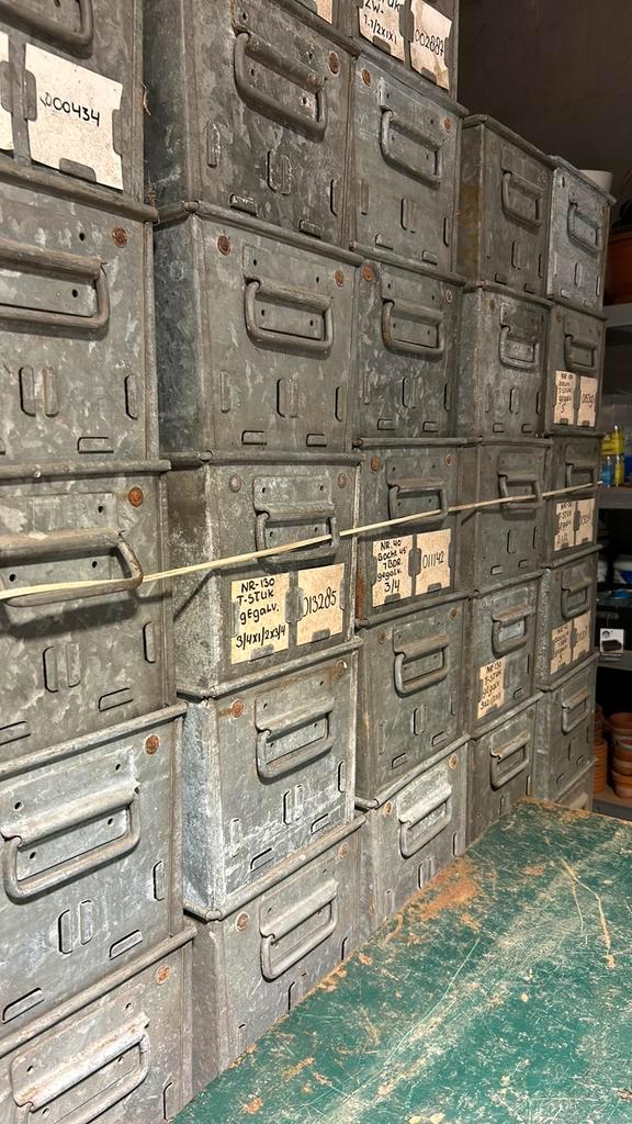 Metalen grijpbakken / bakken / kisten, Huis en Inrichting, Woonaccessoires | Kisten, Zo goed als nieuw, Ophalen