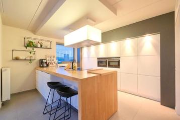 2 design barkrukken (modern) te koop beschikbaar voor biedingen