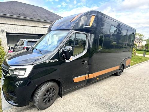 Thealt Paardencamionette met 3840 km, Animaux & Accessoires, Chevaux & Poneys | Semi-remorques & Remorques, Comme neuf, Remorque 2 chevaux