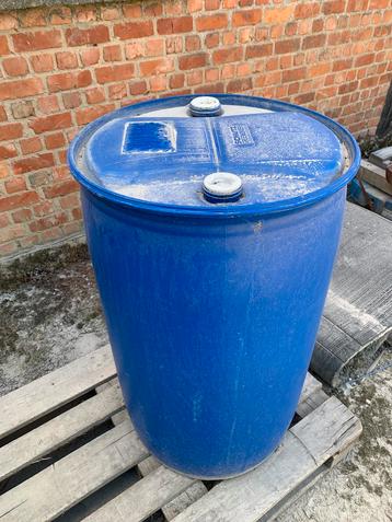 Plastiec vat 200 liter beschikbaar voor biedingen