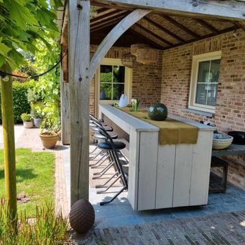 Hoge tuintafel toog eettafel beschikbaar voor biedingen
