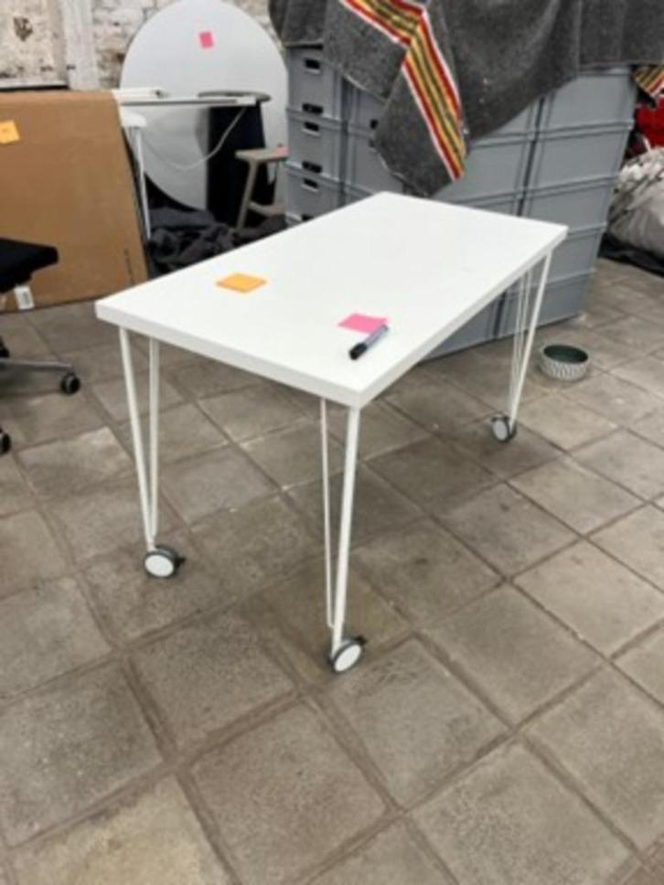 IKEA Table on Wheels, Huis en Inrichting, Bureaus, Zo goed als nieuw, Bureau, Met wielen, Ophalen