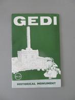 folder GEDI Historical Monument Kenya Nairobi, Verzamelen, Foto's en Prenten, Verzenden, Zo goed als nieuw, Buitenland, Prent