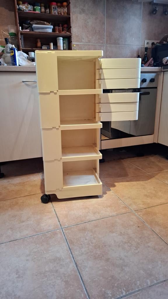 Meuble de rangement vintage.  JOE COLOMBO, desingeur Italien, Enlèvement