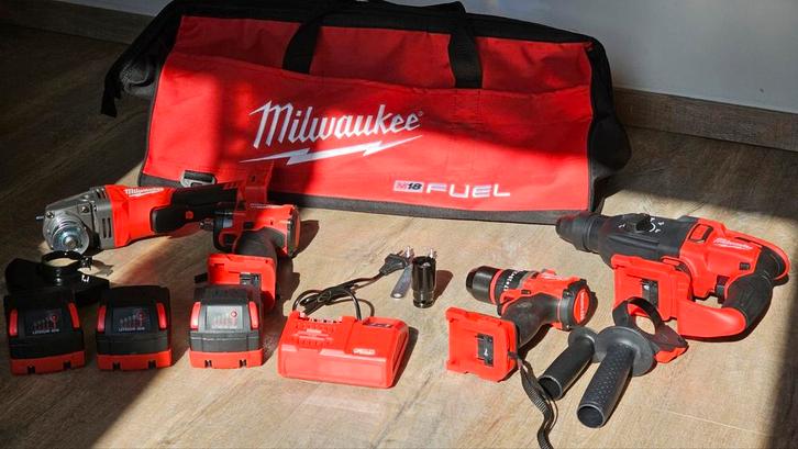 Milwaukee 8-delige combiset met accu, 4 gereedschap, nieuw, Bricolage & Construction, Outillage | Foreuses, Enlèvement ou Envoi