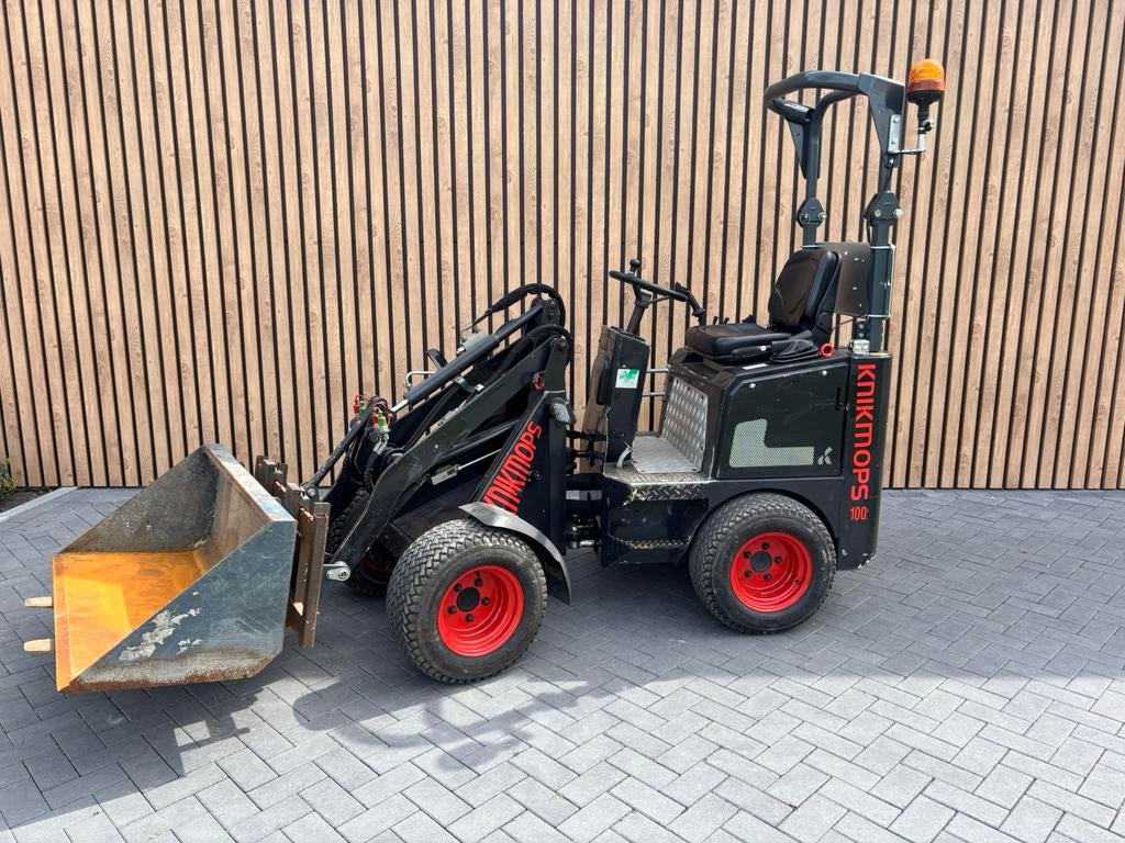 Knikmops 100 kniklader (bj2020), Ophalen, Wiellader of Shovel