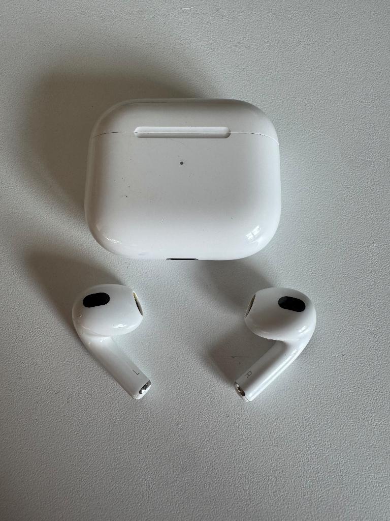 Apple AirPods 3de Generatie, Audio, Tv en Foto, Hoofdtelefoons, Overige merken, Gebruikt, Draadloos, Op oor (supra aural)