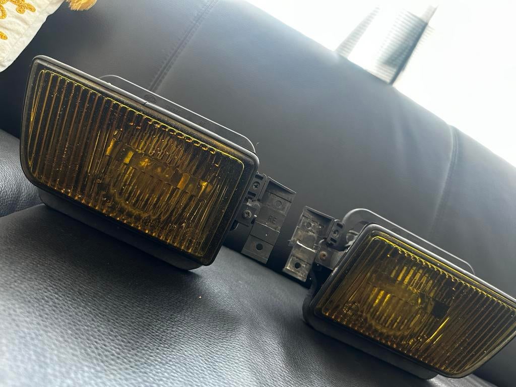 Rare paire antibrouillards bmw e32 e34 hella jaune, Autos : Pièces & Accessoires, Éclairage, BMW, Enlèvement ou Envoi